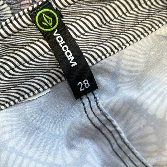 Volcom board shorts - Picture 3 of 4